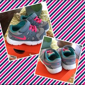 Nike baby girls blue pink sneakers size 6